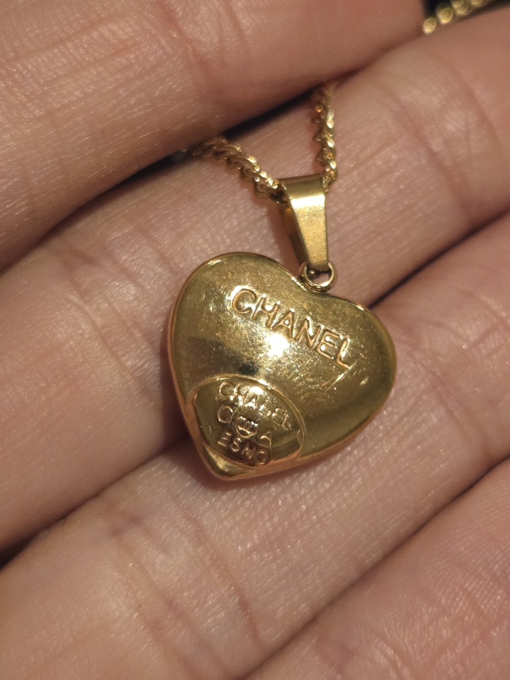 18kgp Dubai Jewelry Gold & Black Heart Pendant Necklace - Picture 9 of 9